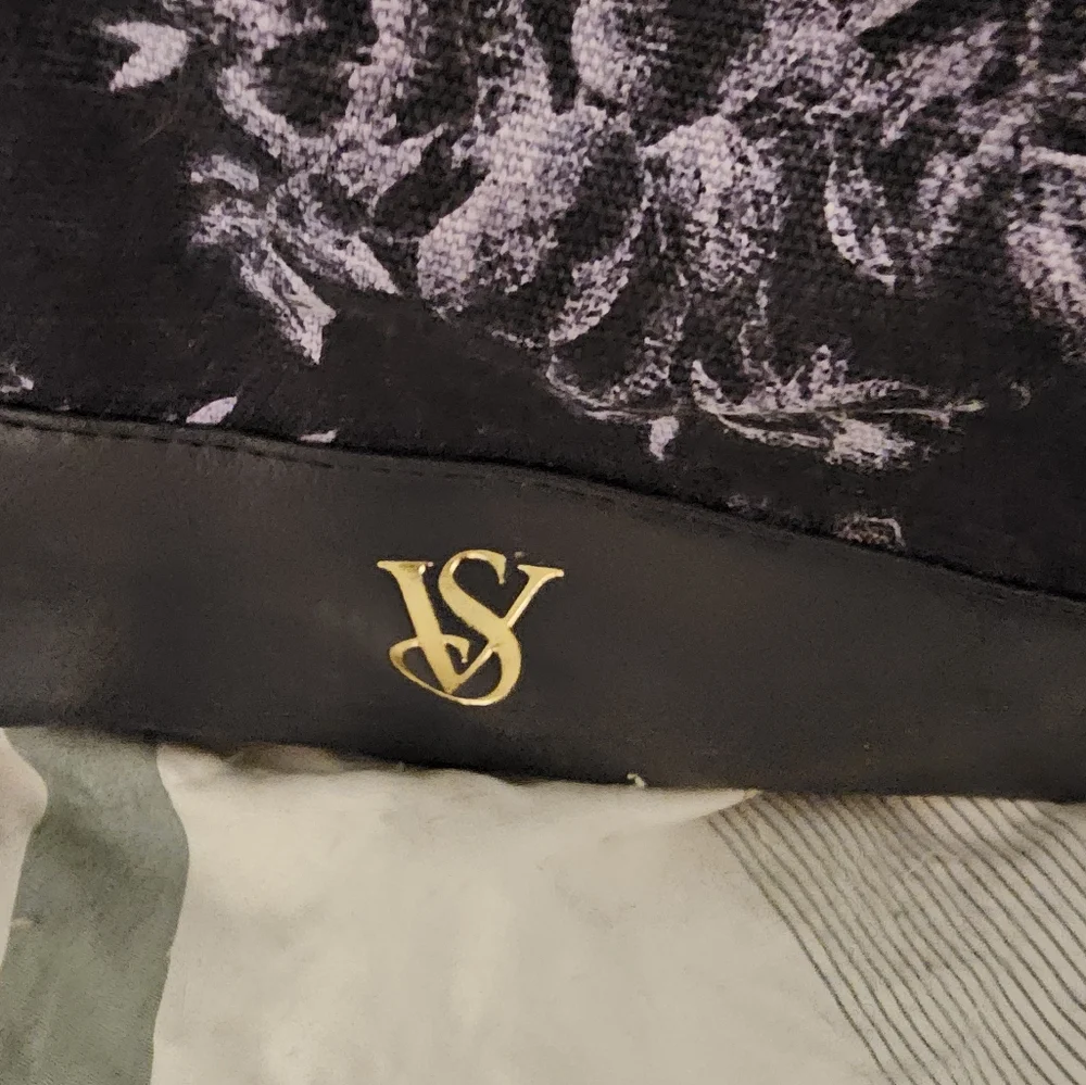 Victoria's Secret Tote Bag NWT - Picture 2 of 6